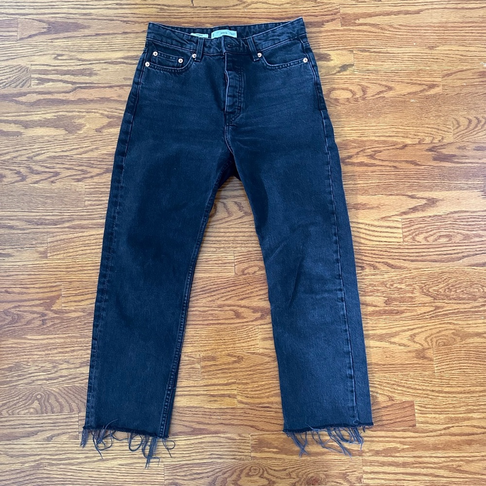 High-waist Black cropped straight jeans